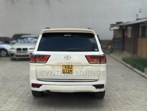 Toyota Land Cruiser Prado 2014 White