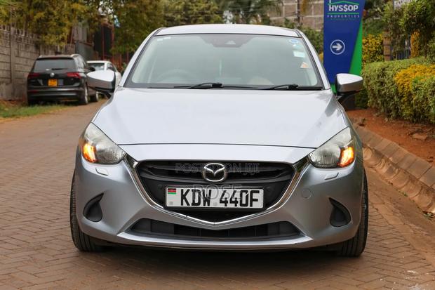Toyota Vitz 2018 Silver