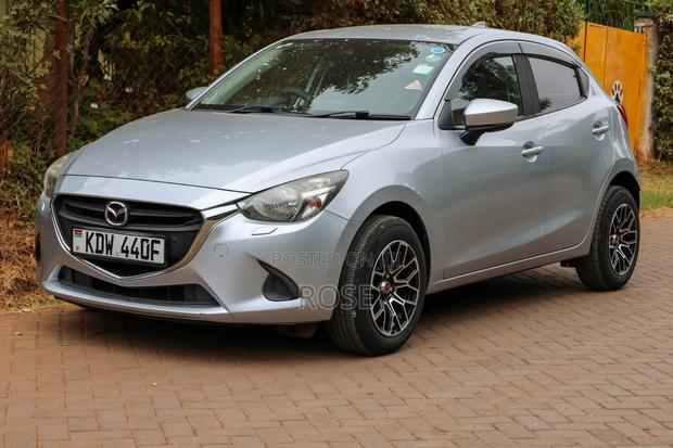 Toyota Vitz 2018 Silver
