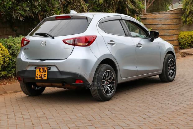 Toyota Vitz 2018 Silver