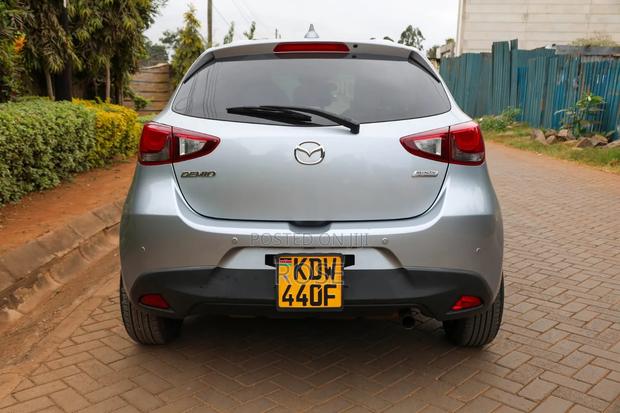Toyota Vitz 2018 Silver