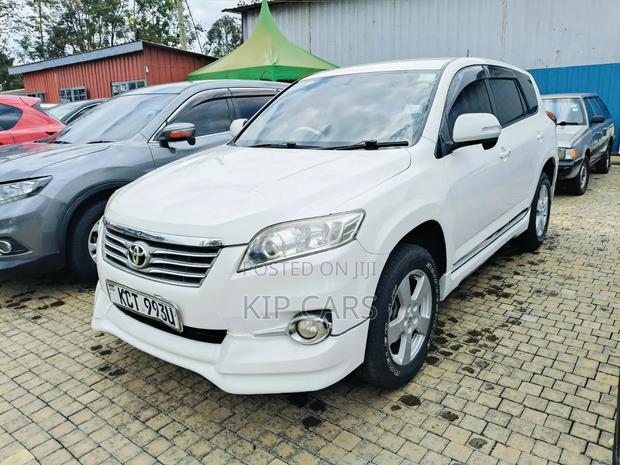 Toyota Vanguard 2012 White