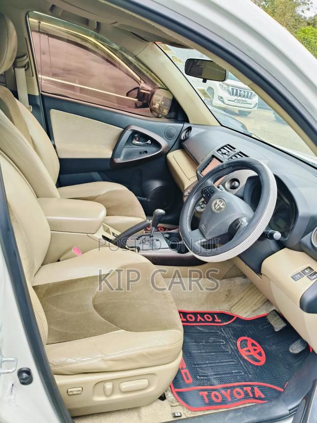 Toyota Vanguard 2012 White