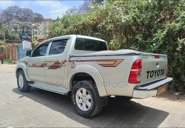 Toyota Hilux 2010 Silver