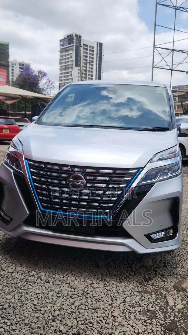 Nissan Serena 2019 Silver