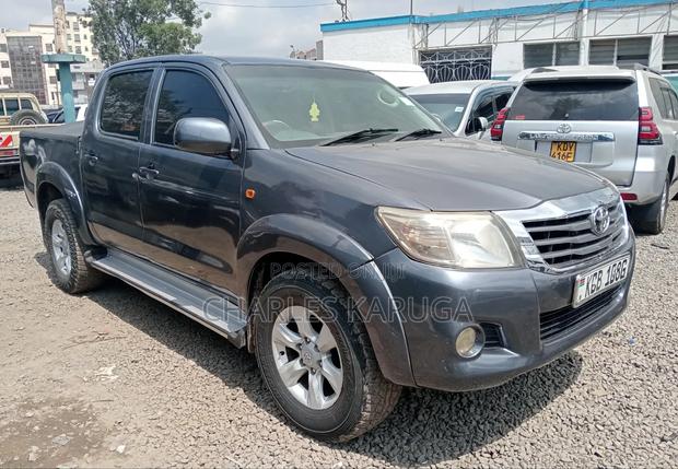 Toyota Hilux 2015 Gray