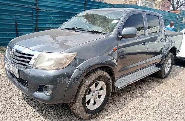 Toyota Hilux 2015 Gray