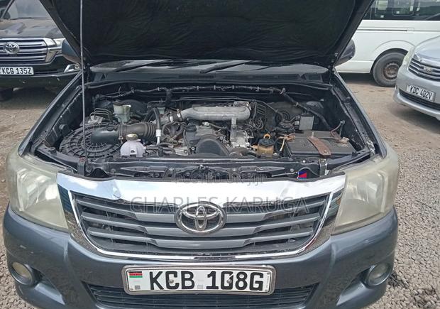 Toyota Hilux 2015 Gray