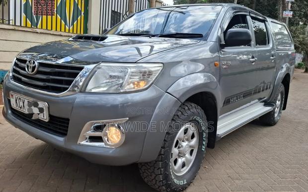 Toyota Hilux 2013 Silver