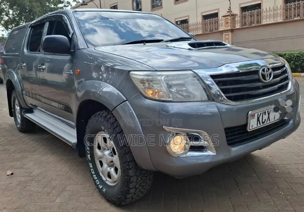 Toyota Hilux 2013 Silver