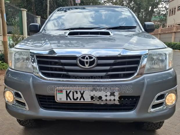 Toyota Hilux 2013 Silver