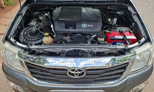 Toyota Hilux 2013 Silver