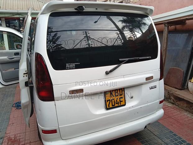 Nissan Serena 2000 White