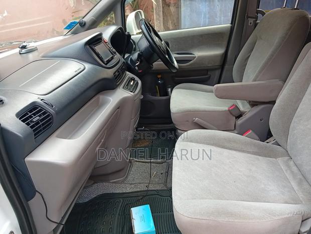 Nissan Serena 2000 White
