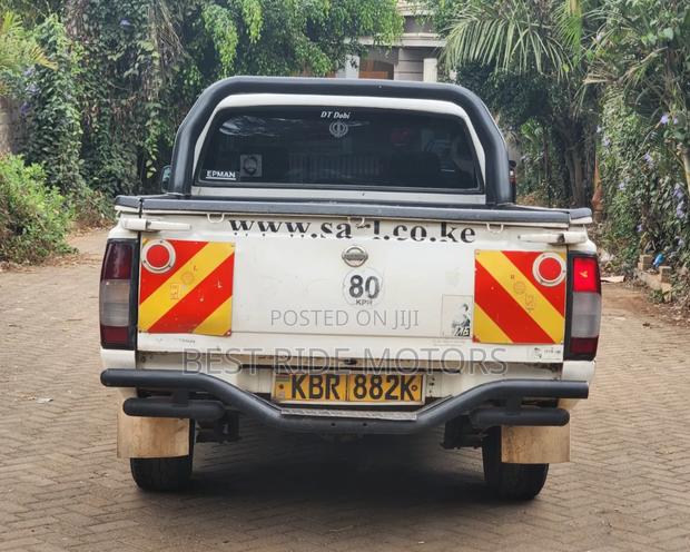 Nissan Hardbody 2012 White