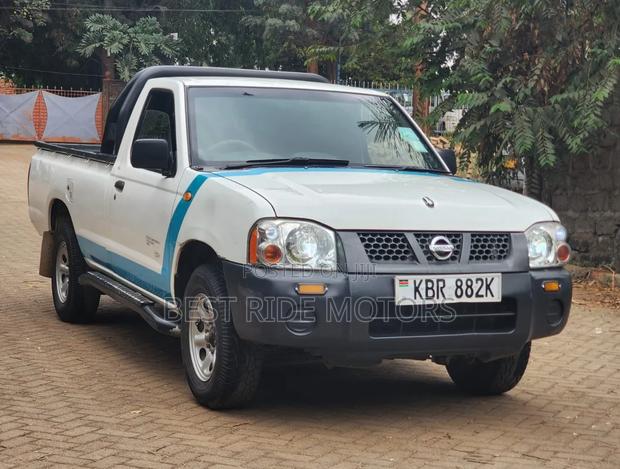 Nissan Hardbody 2012 White