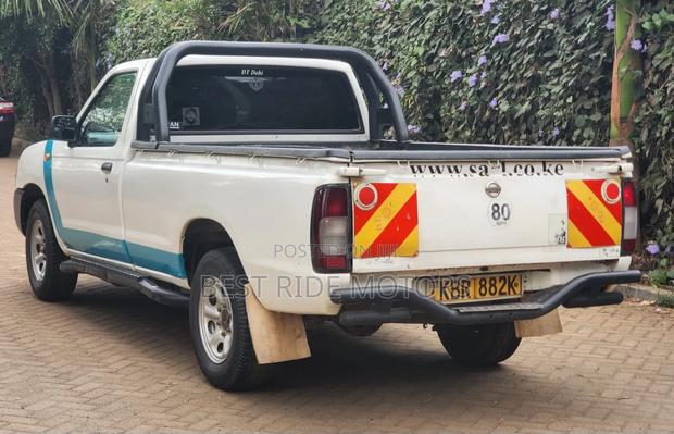 Nissan Hardbody 2012 White
