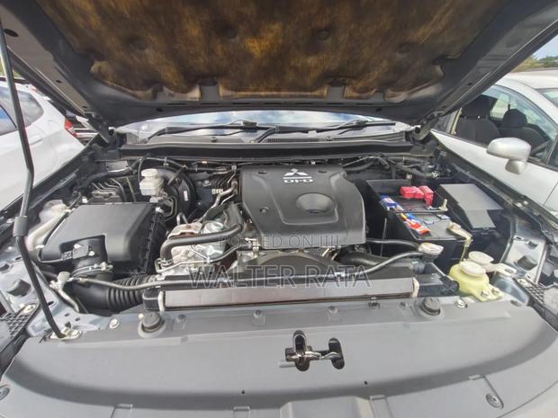 Mitsubishi Pajero 2018 Gray