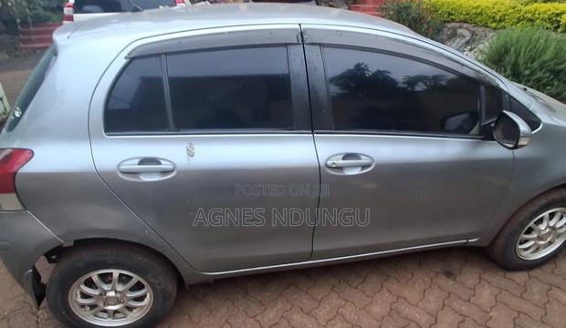 Toyota Vitz 2007 Silver