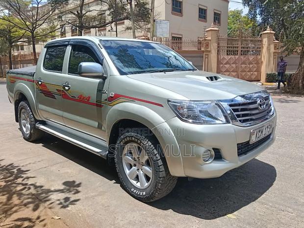 Toyota Hilux 2010 Silver