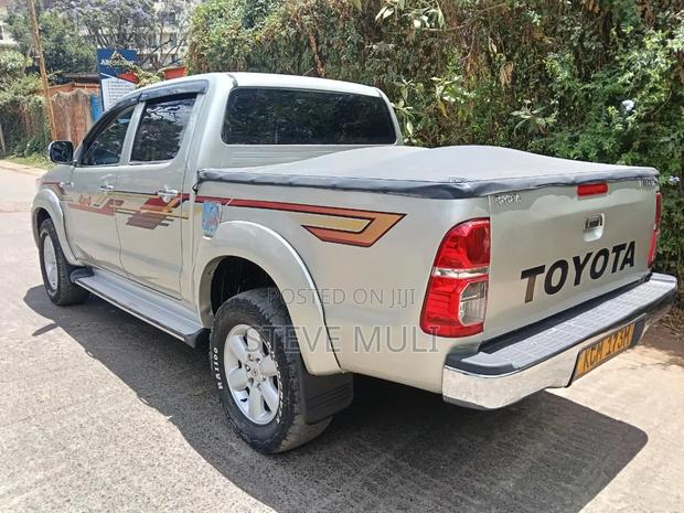 Toyota Hilux 2010 Silver