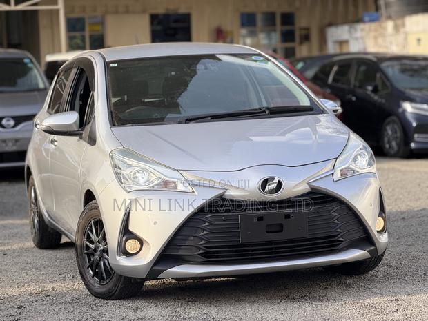 Toyota Vitz 1.3 FWD 5dr 2019 Silver