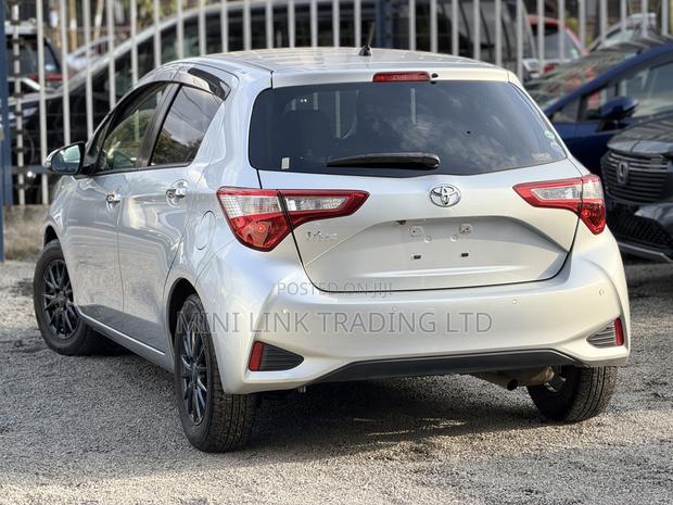 Toyota Vitz 1.3 FWD 5dr 2019 Silver