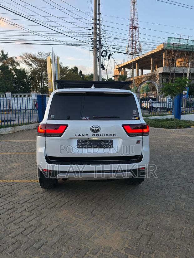 Toyota Land Cruiser LC300 2021 Pearl