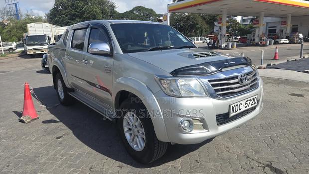 Toyota Hilux 2015 Silver