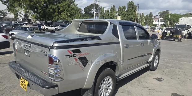 Toyota Hilux 2015 Silver