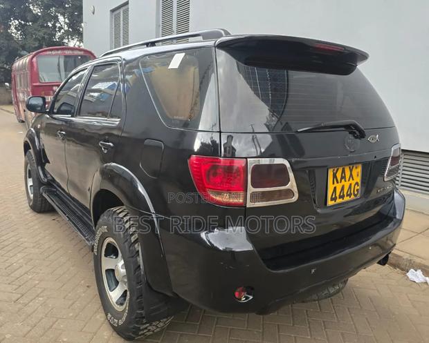 Toyota Fortuner 2.5 D AWD 2006 Black