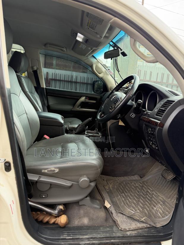 Toyota Land Cruiser 2008 White