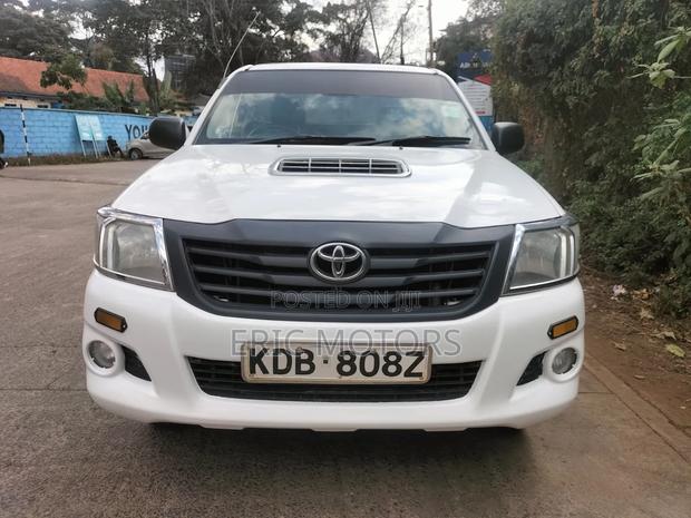 Toyota Hilux 2014 White