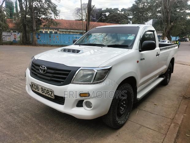 Toyota Hilux 2014 White