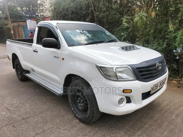 Toyota Hilux 2014 White