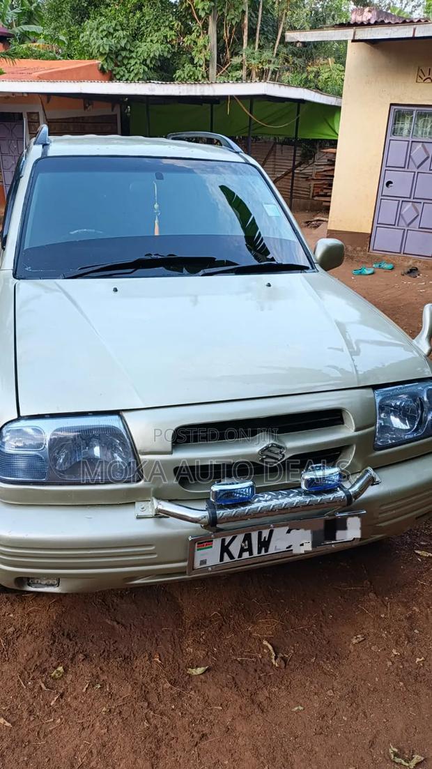 Suzuki Escudo 1999 Gold