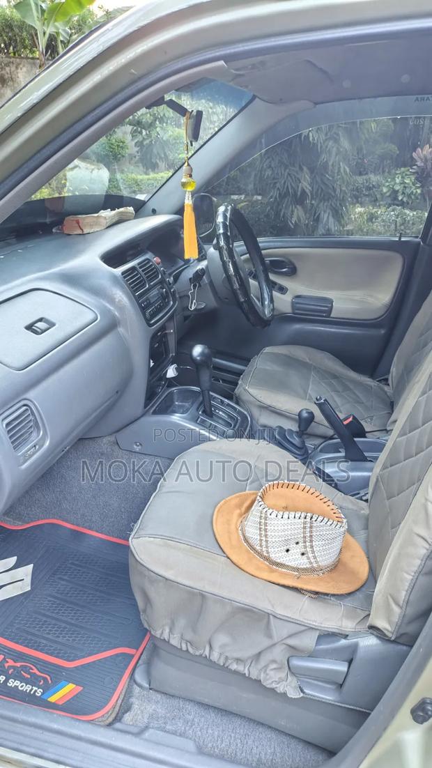 Suzuki Escudo 1999 Gold