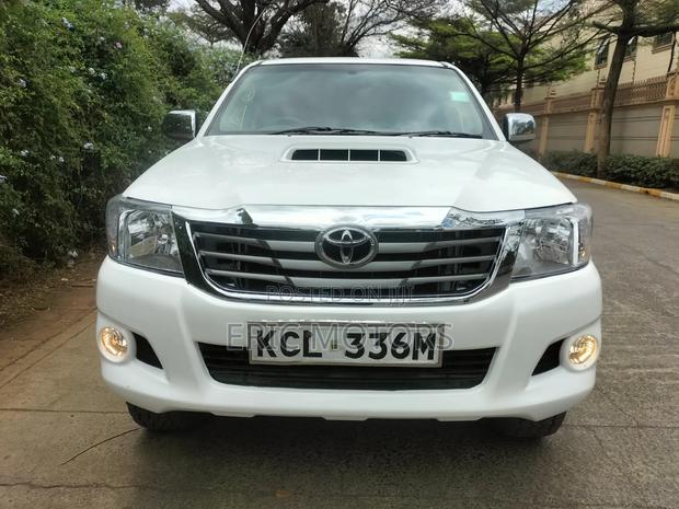 Toyota Hilux 2011 White
