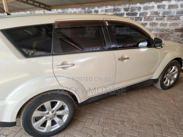 Mitsubishi Outlander 2011 Pearl