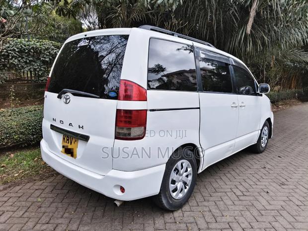 Toyota Noah 2007 White
