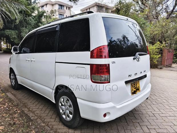 Toyota Noah 2007 White