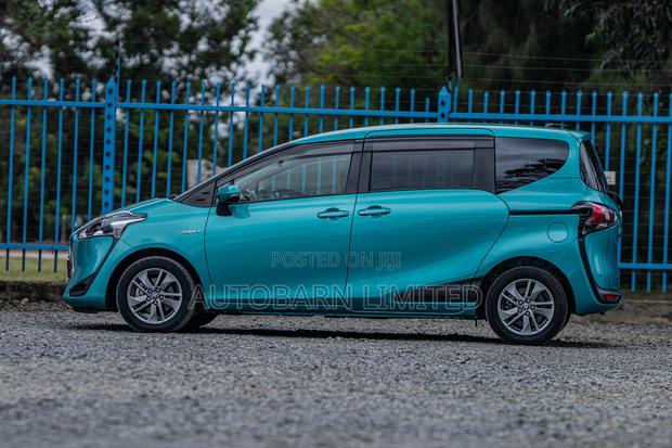 Toyota Sienta 1.5 FWD (6-seater) 2019 Green