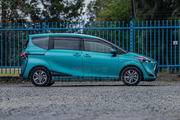 Toyota Sienta 1.5 FWD (6-seater) 2019 Green