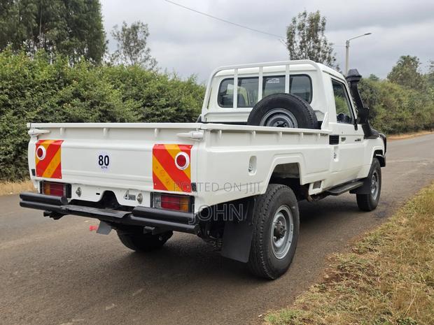 Toyota Land Cruiser 79 Series 2018 Pearl