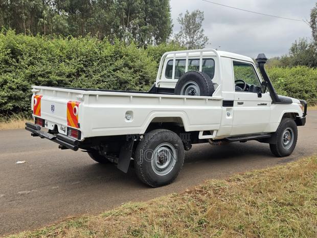 Toyota Land Cruiser 79 Series 2018 Pearl
