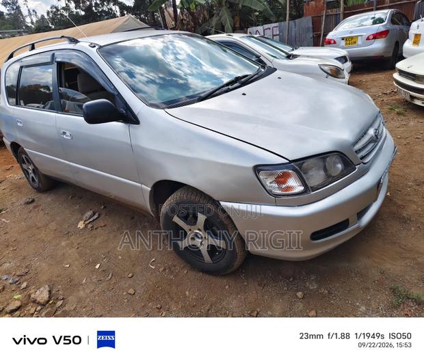 Toyota Ipsum 2000 Silver