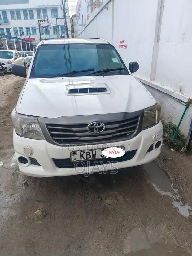 Toyota Hilux 2013 White