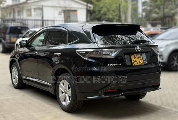 Toyota Harrier 2.0 2017 Black