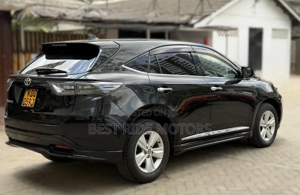 Toyota Harrier 2.0 2017 Black