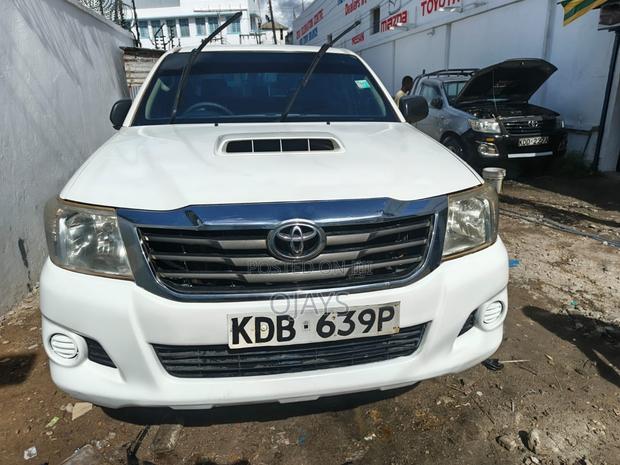 Toyota Hilux 2014 White